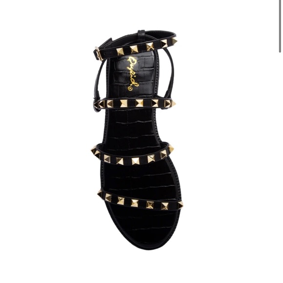 💖Qupid Gladiator sandal black with gold pyramid stud - Picture 6 of 9